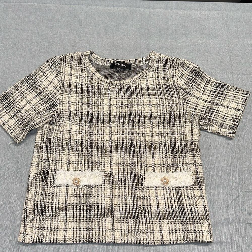 Tweed top with faux pocket sz M